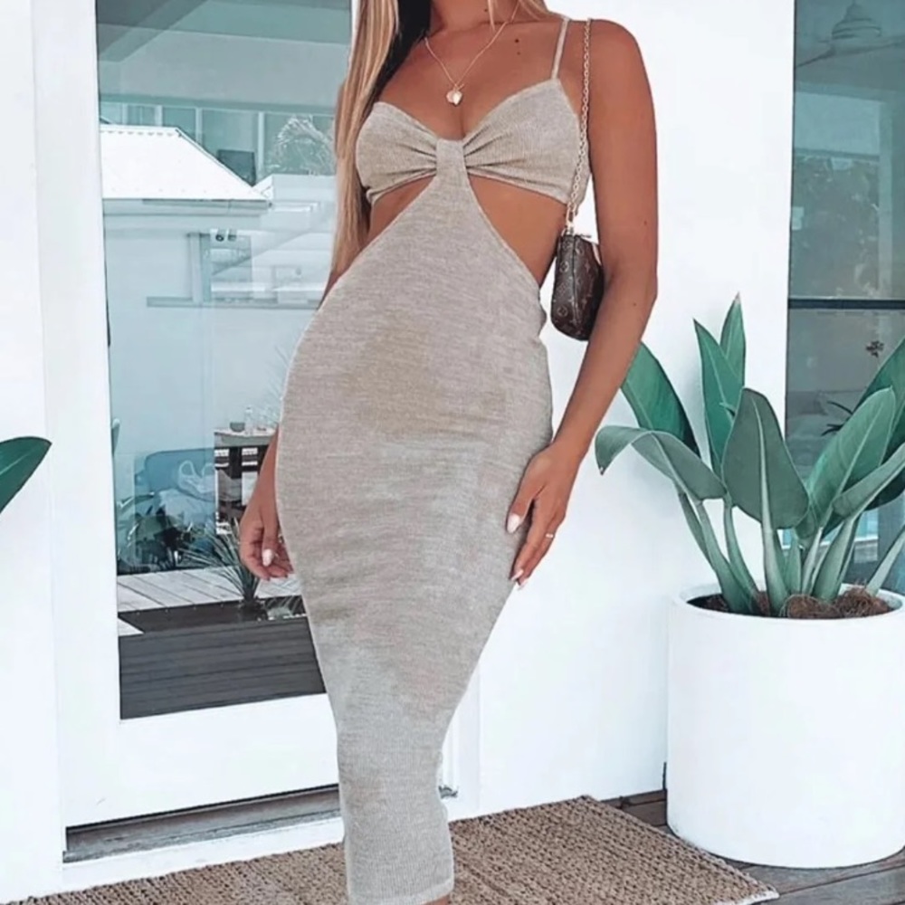 Used whitefox level headed midi dress SM
